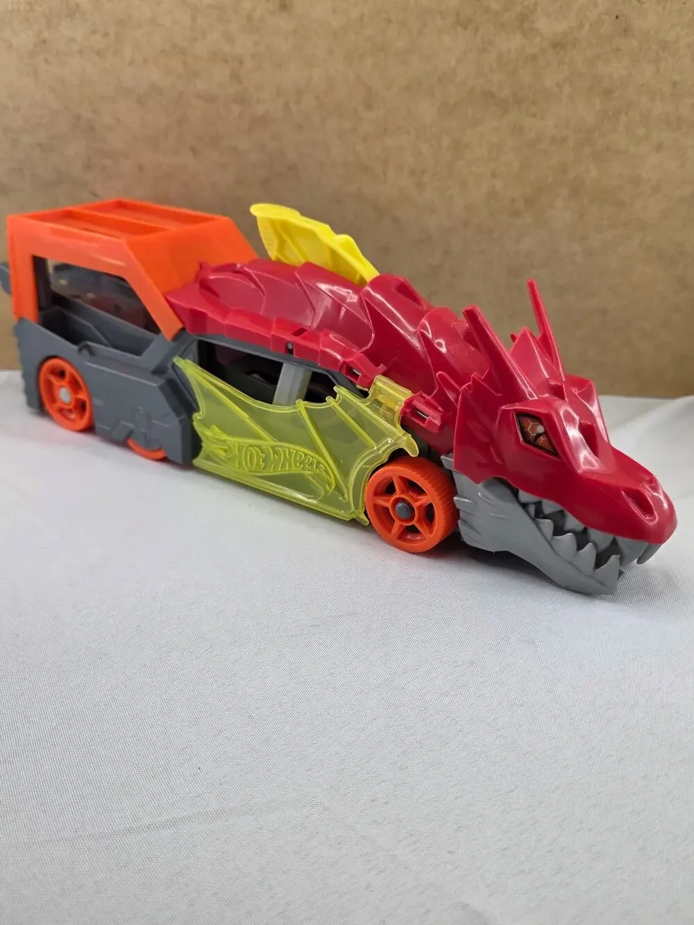 Hot Wheels City Dragon Launch Transporter